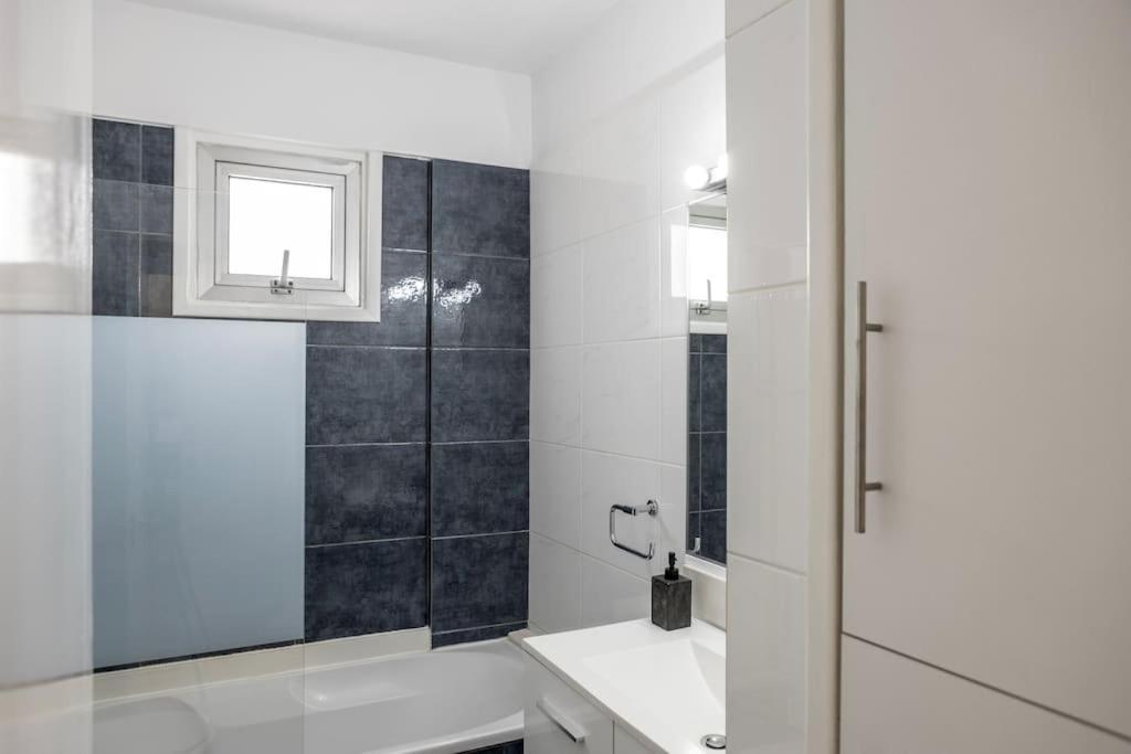 Luxurious Bright & Stylish 2Br With Office In Nicosia Lägenhet Exteriör bild