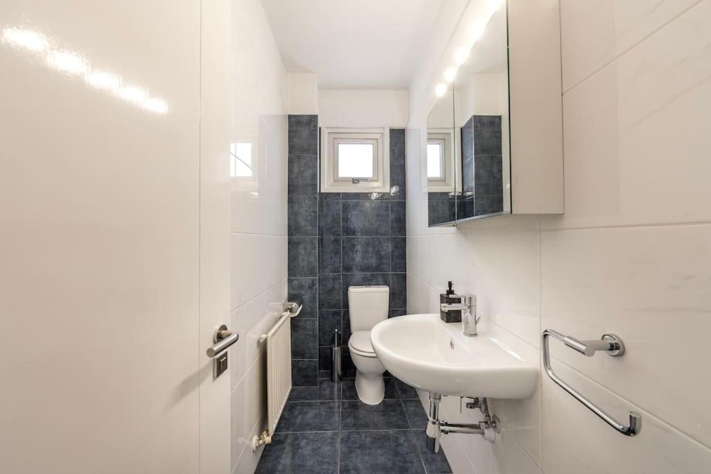 Luxurious Bright & Stylish 2Br With Office In Nicosia Lägenhet Exteriör bild