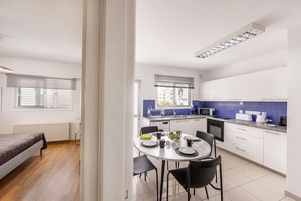 Luxurious Bright & Stylish 2Br With Office In Nicosia Lägenhet Exteriör bild